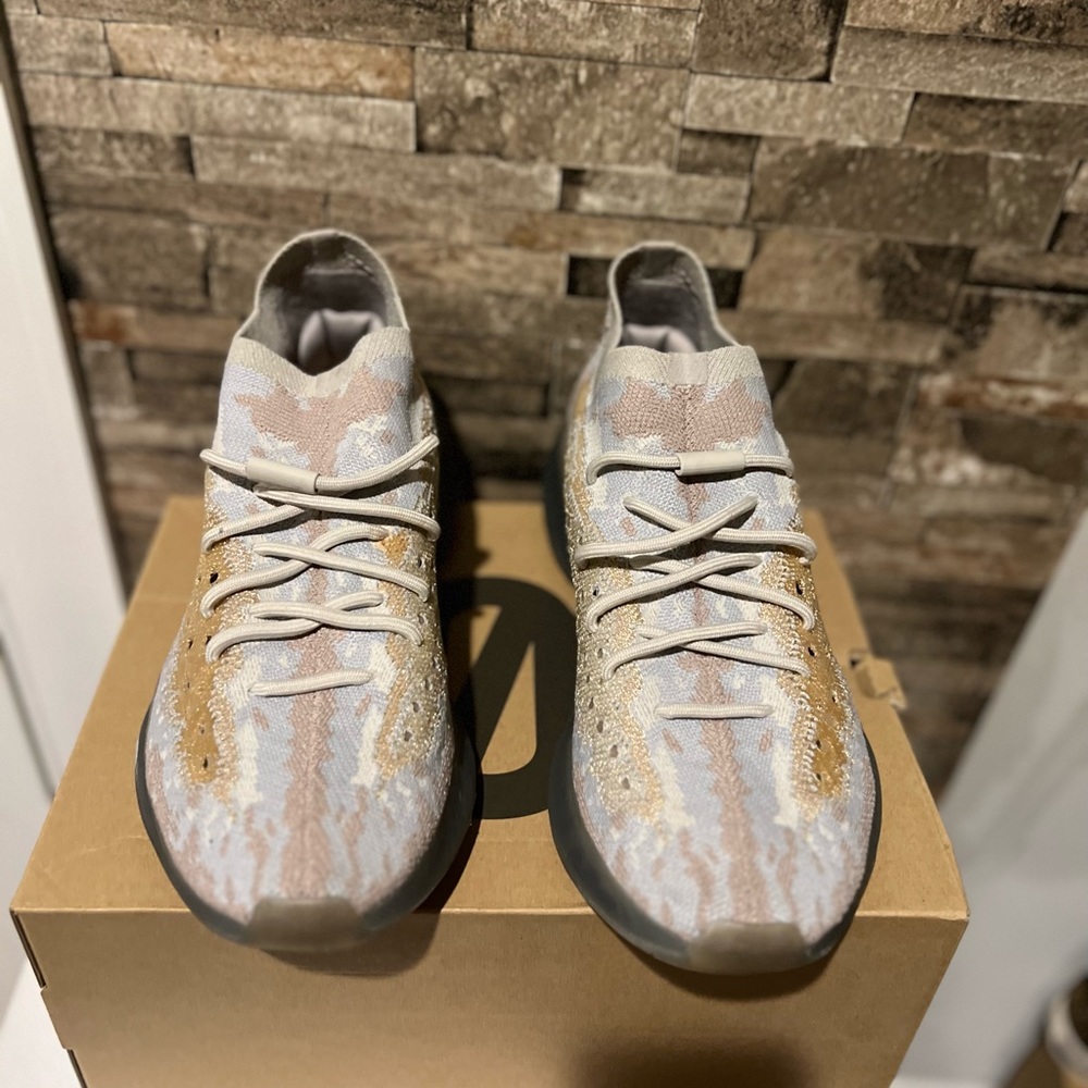 Yeezy - Picture 5 of 7